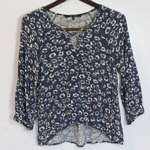 19 Cooper Blue and White Floral V-Neck Blouse (Medium)